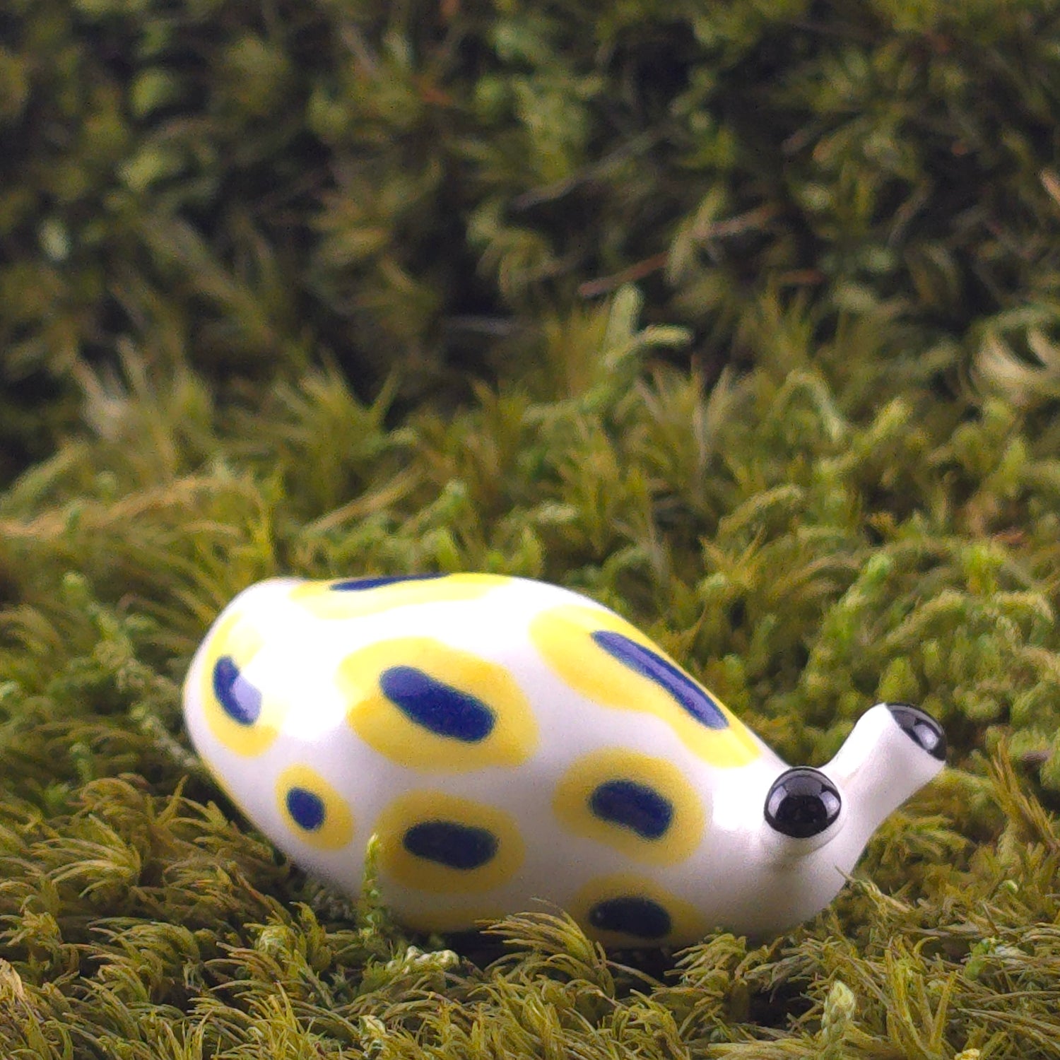 Ceramic Slug: Nixie