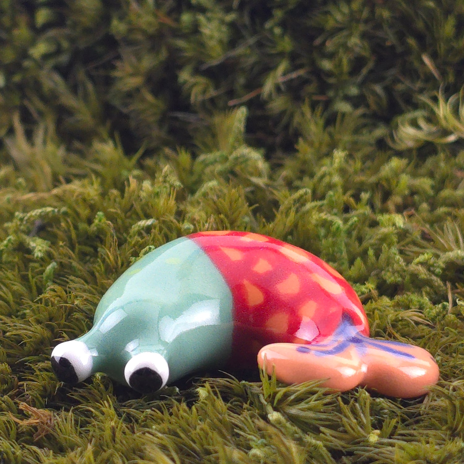 Ceramic Slug: Guppie